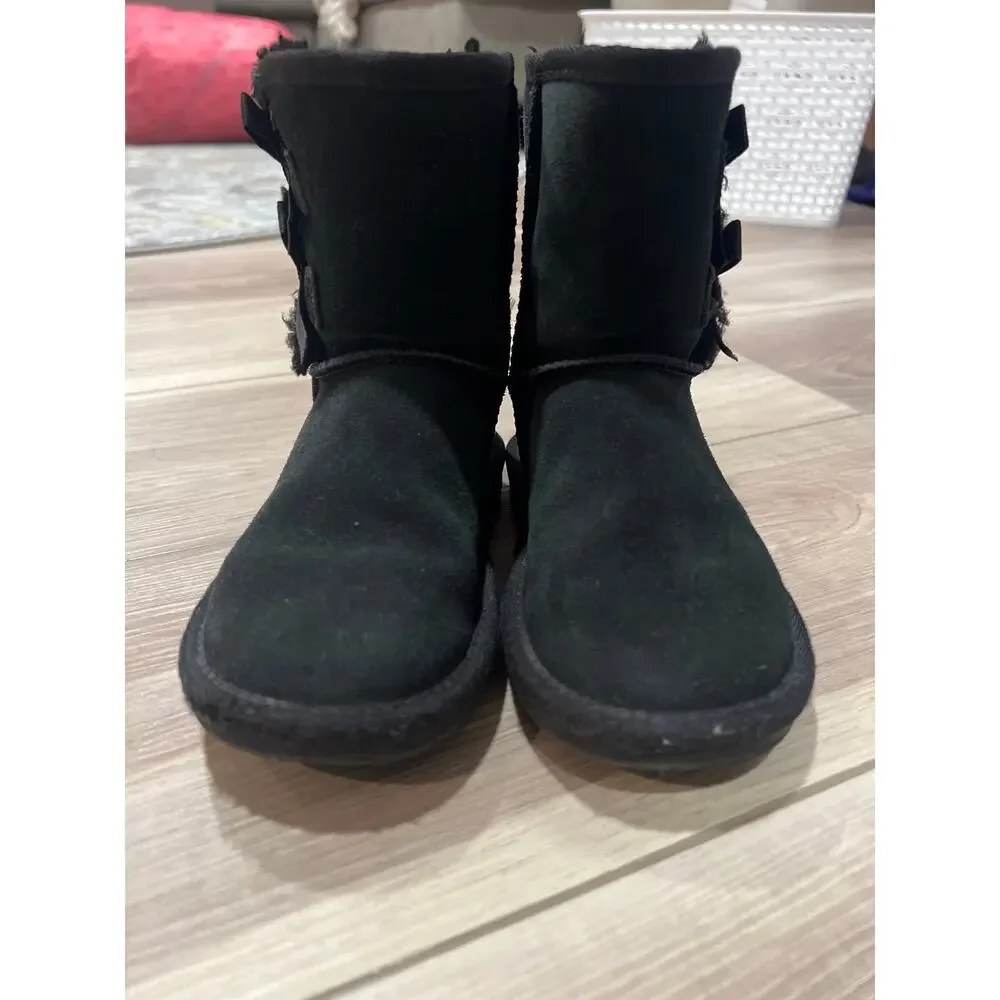 Koolaburra by UGG Victoria Short Black Suede Bow Boots Girls Size 10 NB100